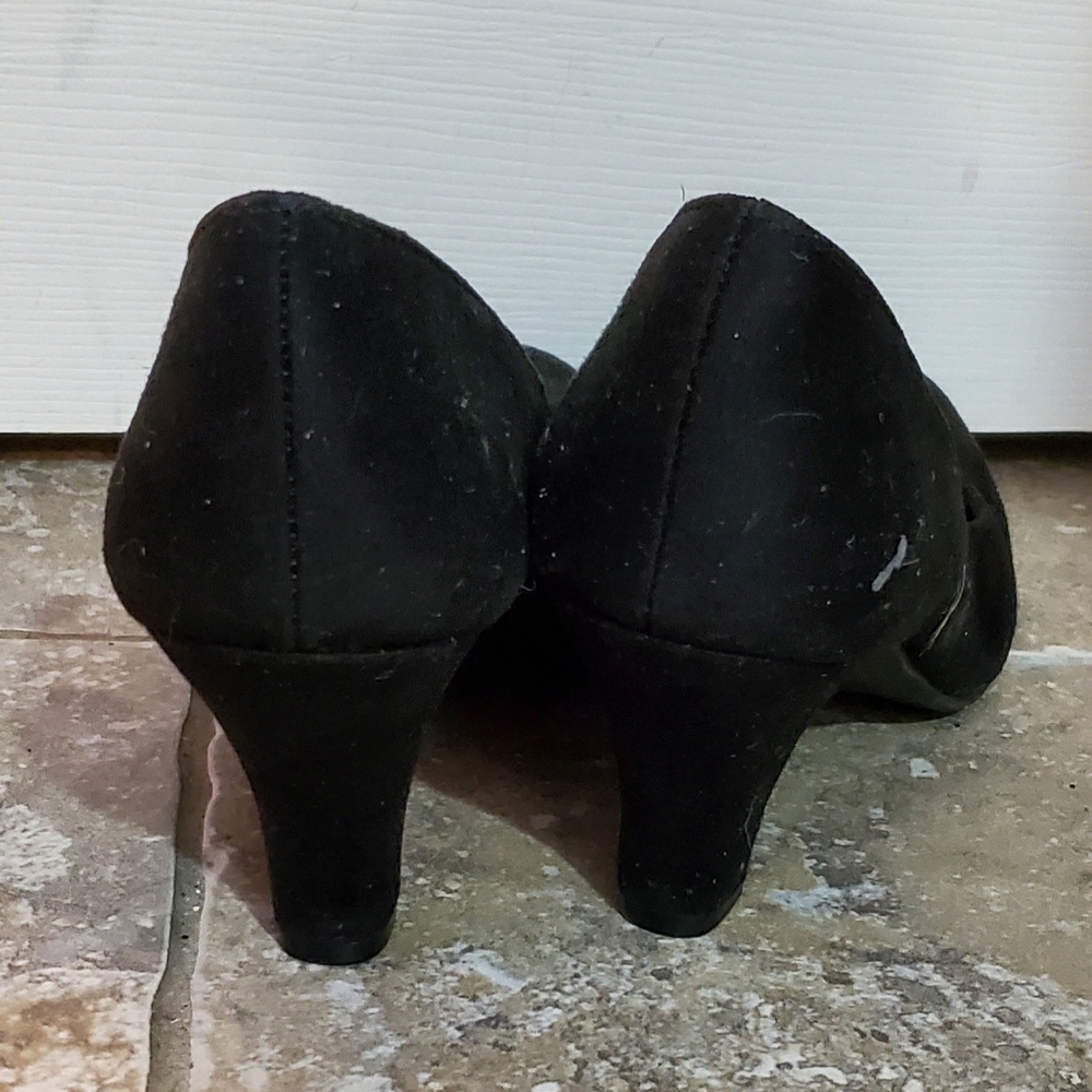 Heels - Picture 4 of 4